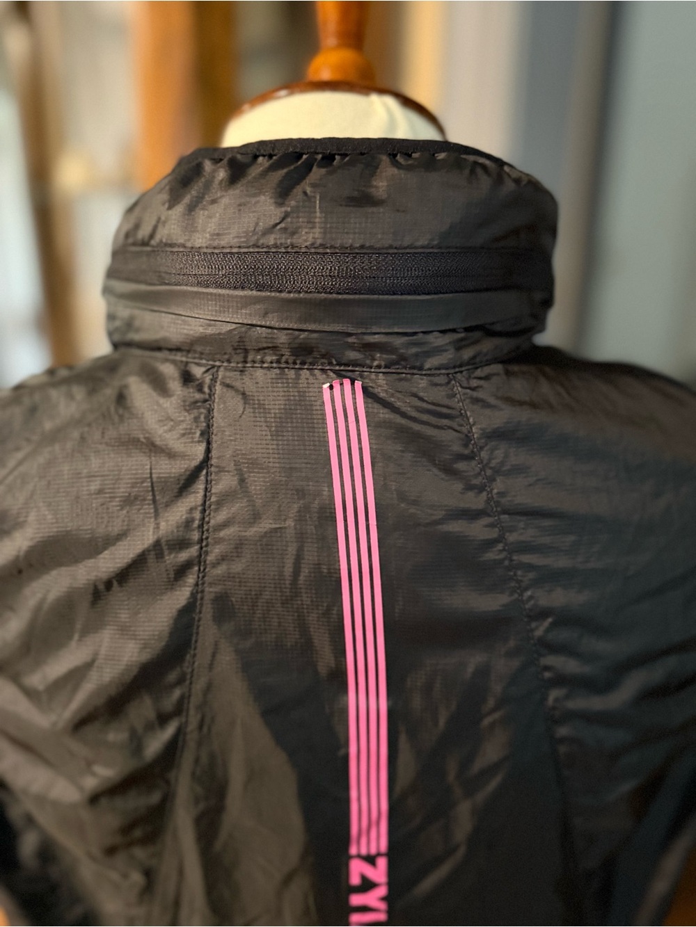 Zyia Active Women's Black Trainer Hooded Vest Windbreaker Packable - Picture 6 of 14